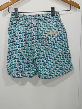 Crewcuts sailboat boys size 8 swim trunks
Lined elastic waistband